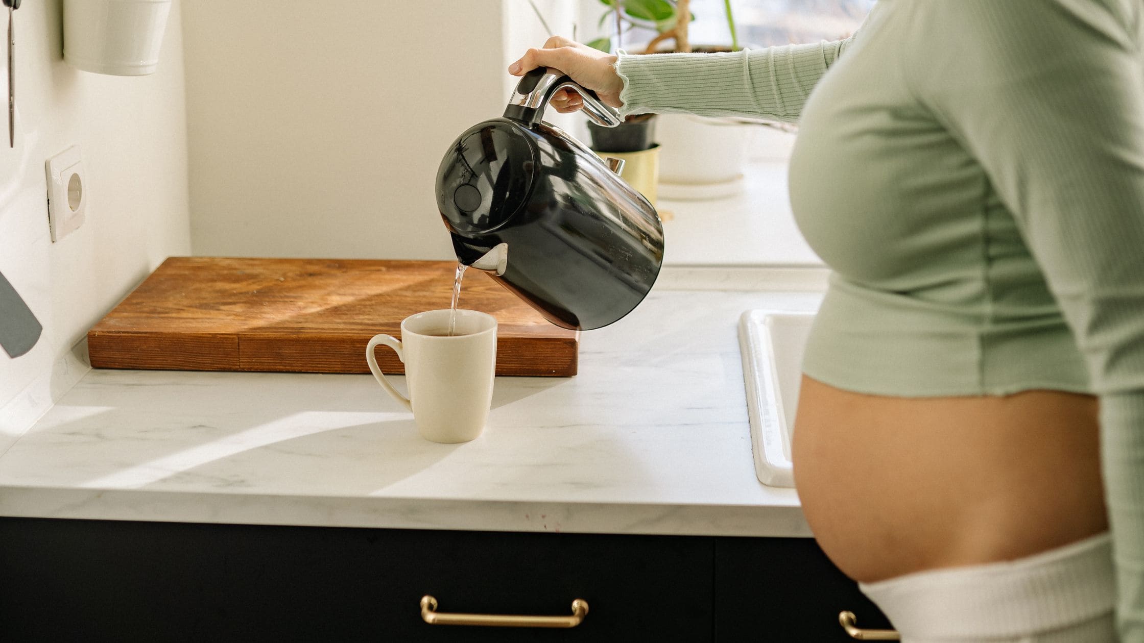Alimentation premier trimestre : Éviter les nausées et bien nourrir bébé