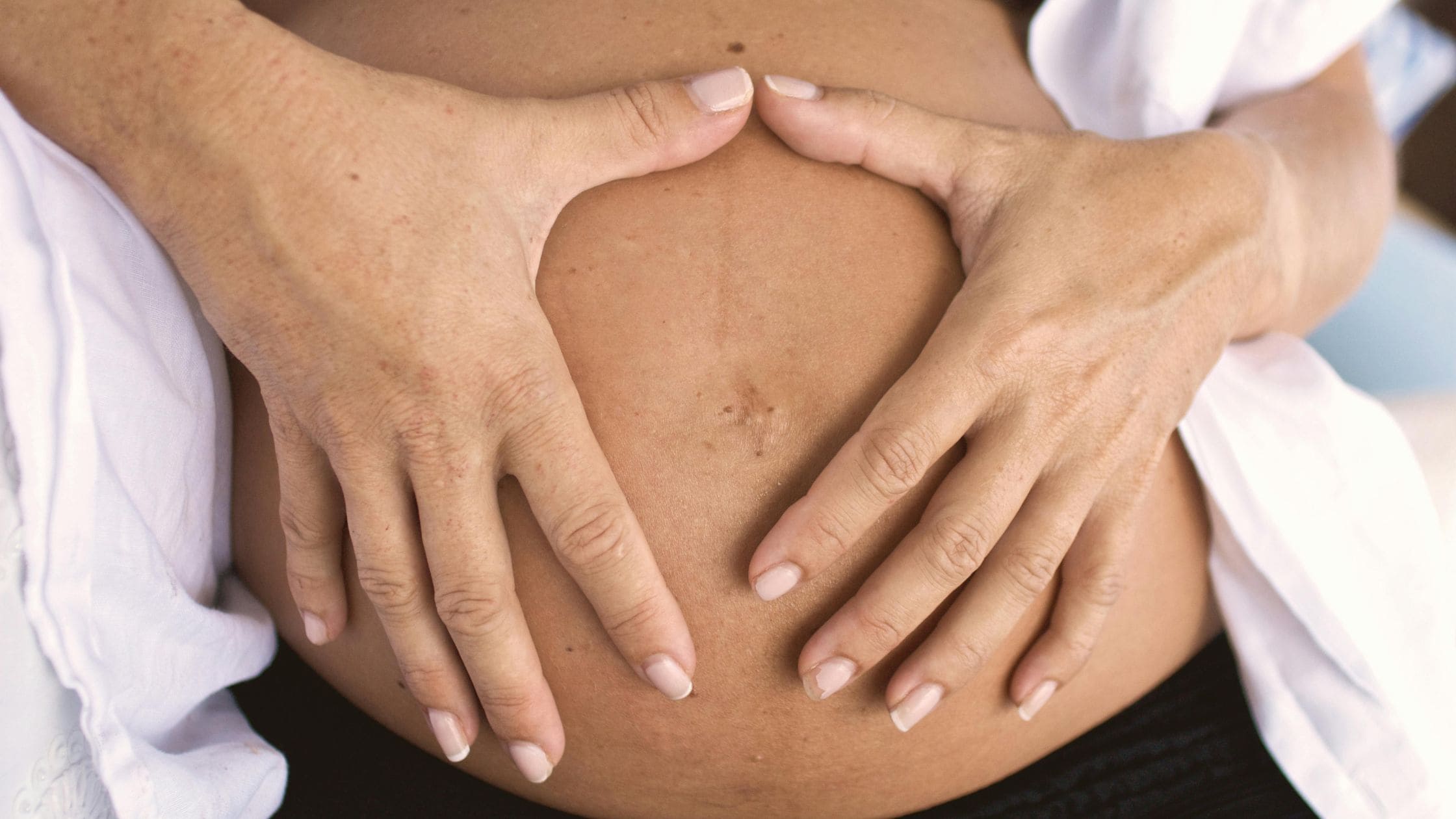 Progestérone basse : Symptômes et solutions naturelles pour l'augmenter